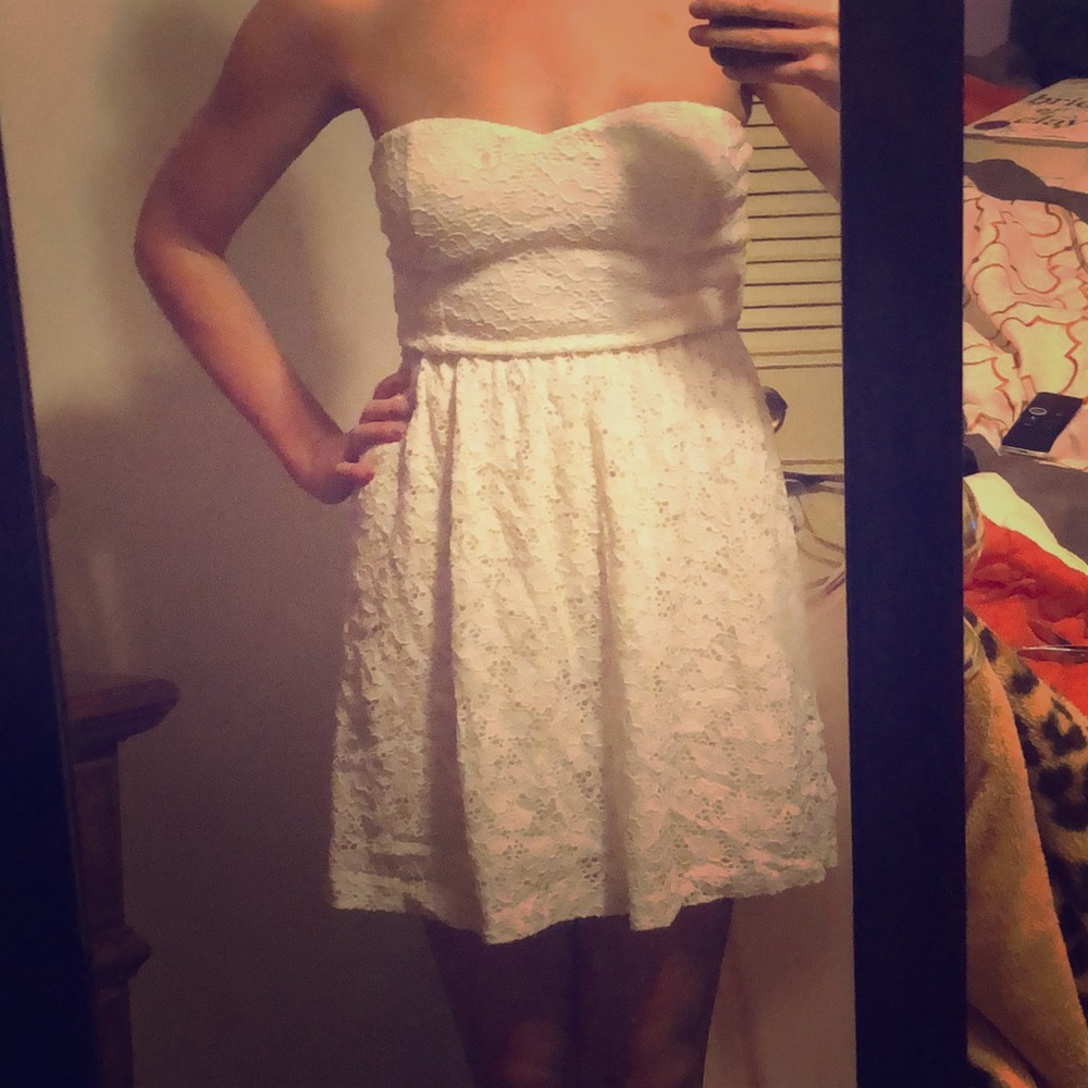 White lace strapless dress